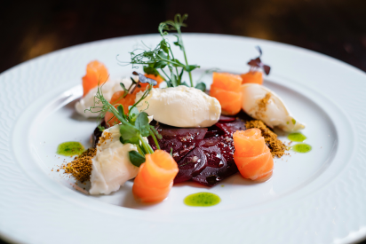 Salad with  beetroot, creamcheese and salmon of home salting