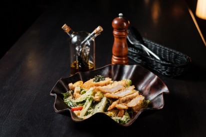 Caesar salad with crispy chicken
