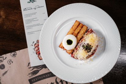 Deer tartare with homemade hashbrowns