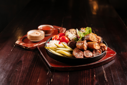 Ассорти домашних колбас